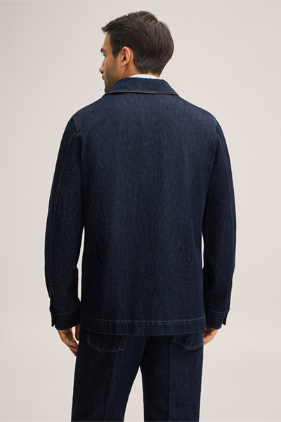 Leads to product detail page "Cotton denim overshirt with a shirt collar in dark blue"