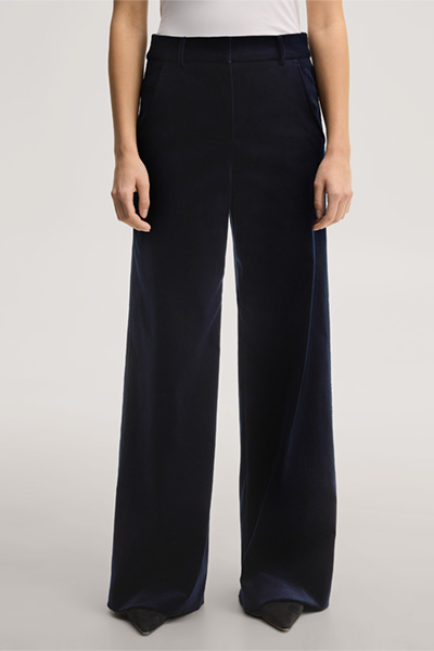 Führt zu Produktdetailseite „Samt-Palazzo-Hose in Navy"