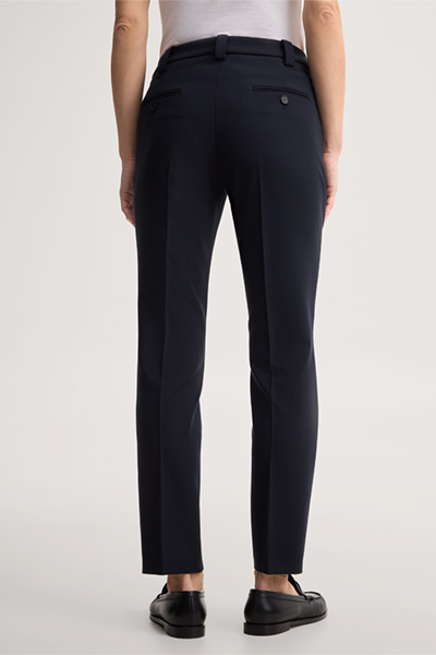 Führt zu Produktdetailseite „Crêpe-Zigaretten-Hose in Navy"