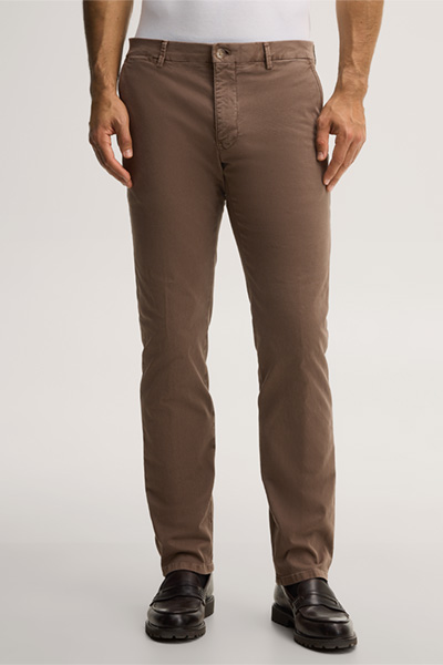 Führt zu Produktdetailseite „Baumwoll-Chino in Taupe"