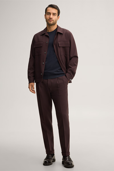 Mène à la page produit « Pantalon modulable en laine vierge à pinces à la taille, couleur rouge bordeaux »