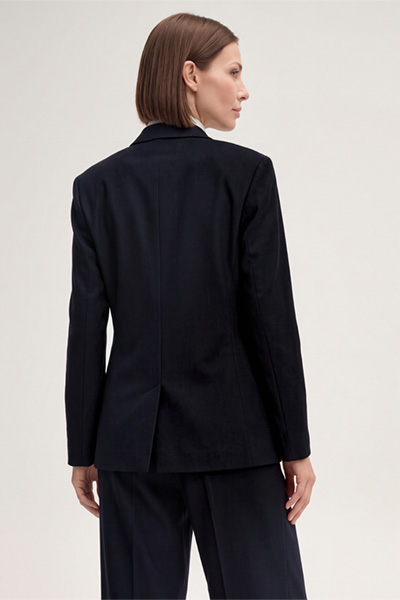 Führt zu Produktdetailseite „Wolljersey-Doppelreiher-Blazer in Navy"