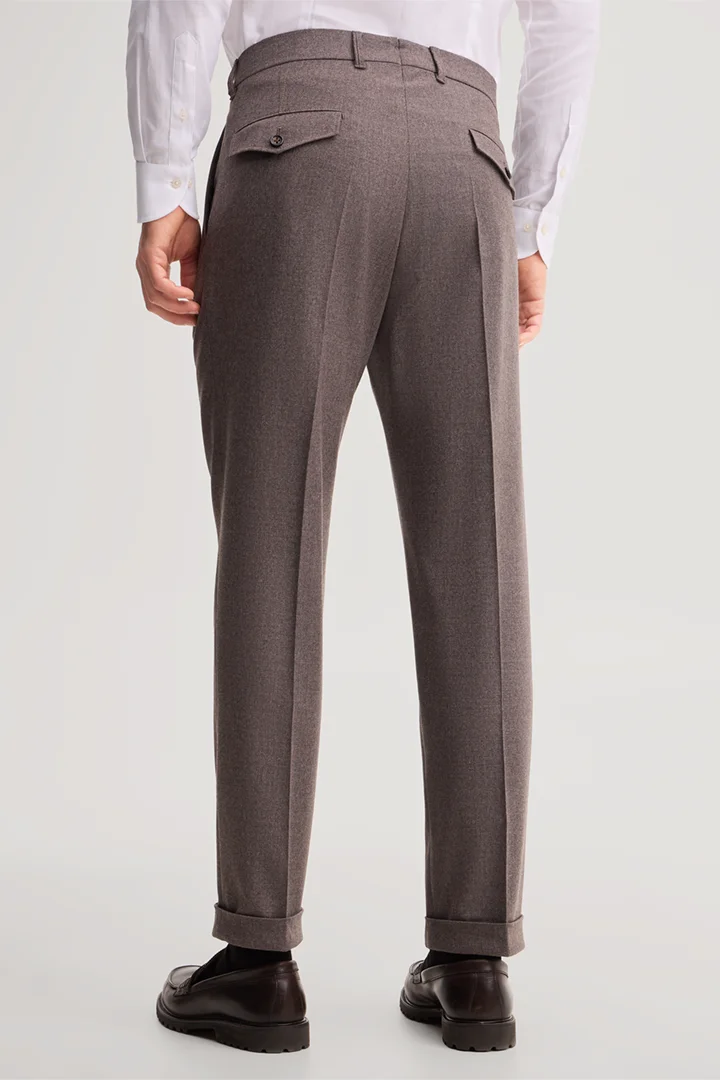 Führt zu Produktdetailseite „Wollmix-Baukasten-Hose mit Bundfalte in Braun"