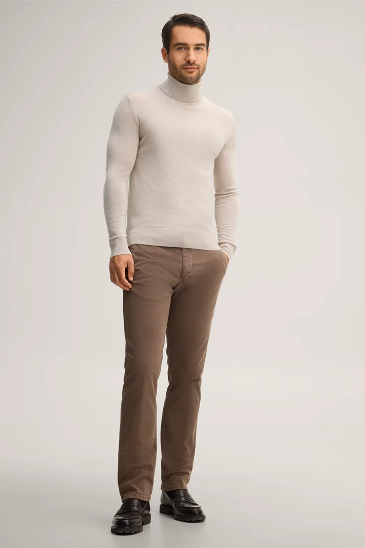 windsor. presents the product Nando Virgin Wool Roll Neck Pullover with Silk and Cashmere in Light Beige from the category Knitwear as an outfit