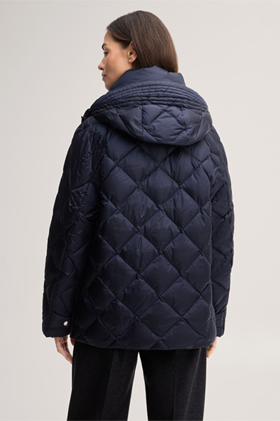 Mène à la page produit « Veste matelassée en nylon à col montant, couleur bleu marine »