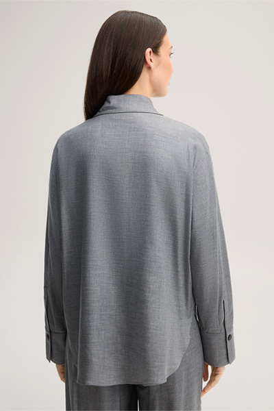 Leads to product detail page "Light grey flannel shirt"
