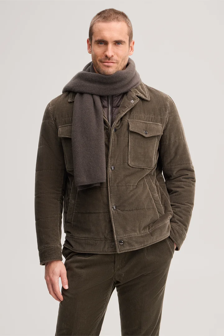 Führt zu Produktdetailseite „Cashmere-Schal in Oliv"