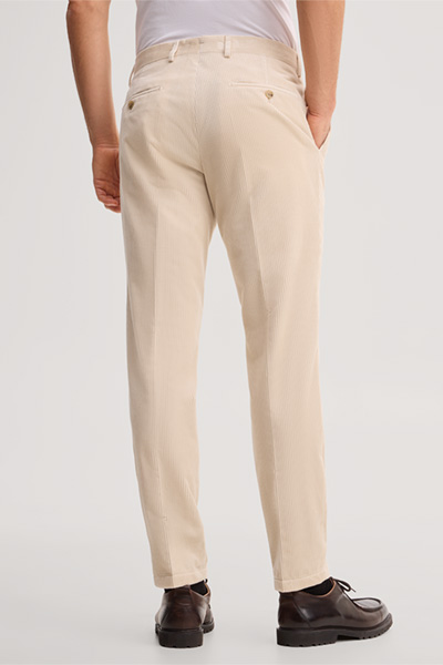 Führt zu Produktdetailseite „Cord-Baukasten-Hose mit Bundfalte in Beige"