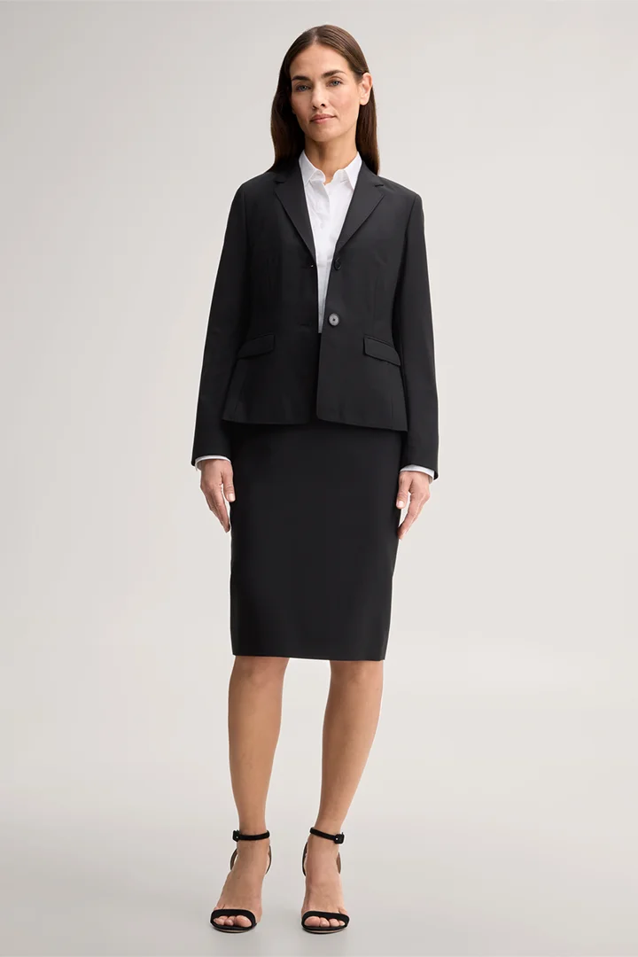 Mène à la page produit « Jupe crayon en laine vierge stretch, noir »