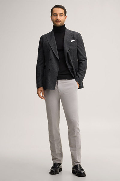 Leads to product detail page "Grey cotton chinos"