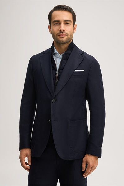 Mène à la page produit « Veste modulable en laine mélangée avec empiècement bleu marine »