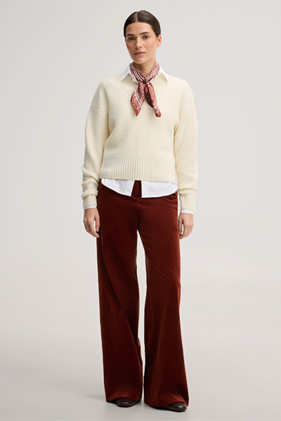 Leads to product detail page "Ecru merino knit jumper with a V-neck"