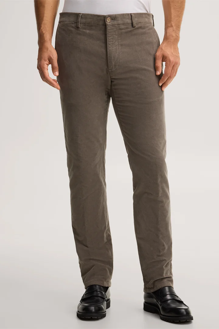 Mène à la page produit « Pantalon chino en coton, couleur olive »