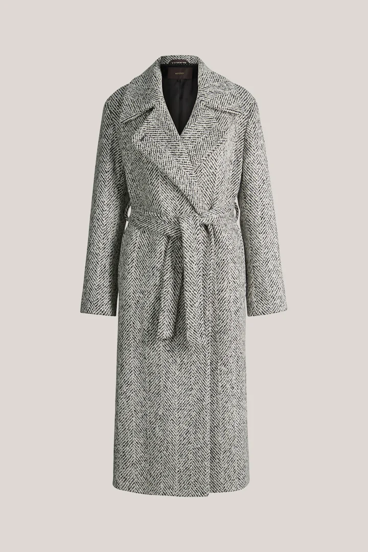windsor. präsentiert das Produkt Wollmix-Tweed-Robenmantel in Herringbone Ecru-Schwarz-Grau aus der Kategorie Jacken & Mäntel als Freisteller