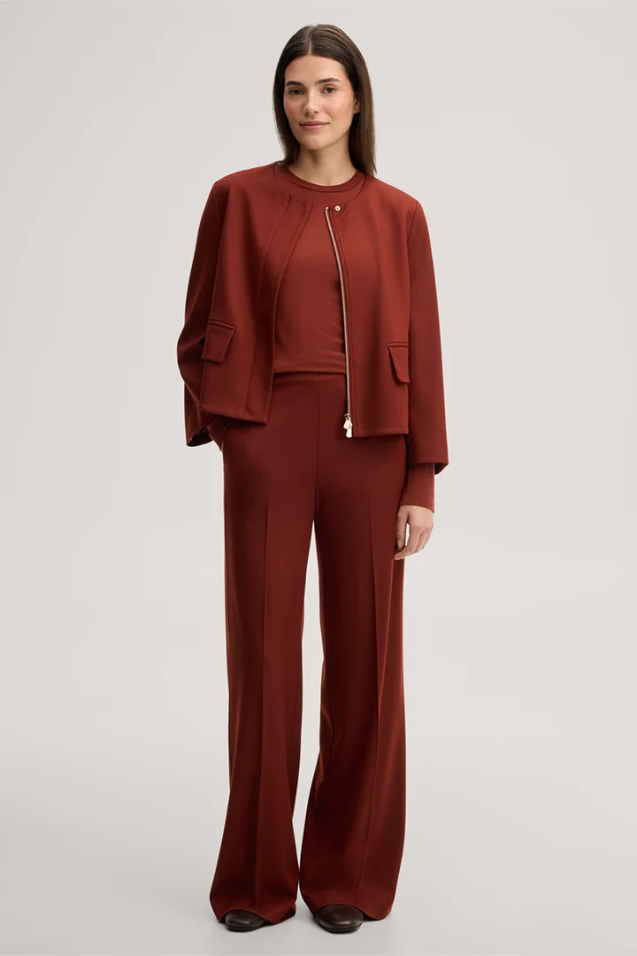 windsor. presents the product Dark red stretch wool long-sleeved shirt from the category T-shirts & Sweatshirts as an outfit