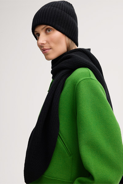 Mène à la page produit « Bonnet en cachemire, noir »