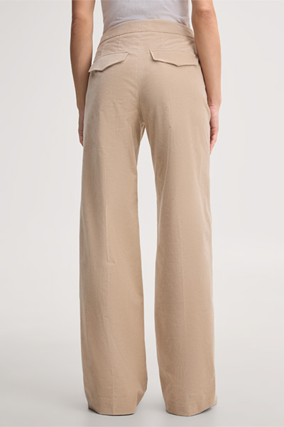 Mène à la page produit « Pantalon en velours côtelé « Marlene » beige »
