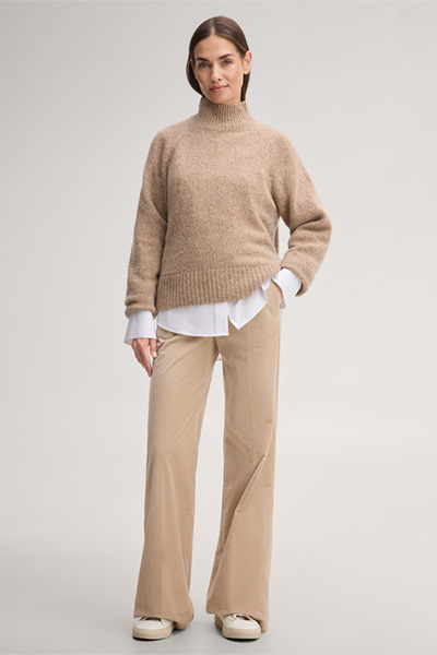Mène à la page produit « Pantalon en velours côtelé « Marlene » beige »