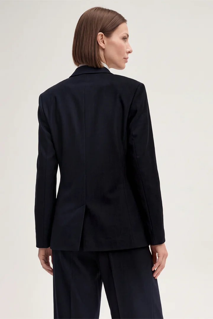 Führt zu Produktdetailseite „Wolljersey-Doppelreiher-Blazer in Navy"
