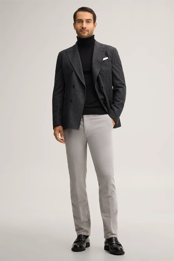 Leads to product detail page "Grey cotton chinos"