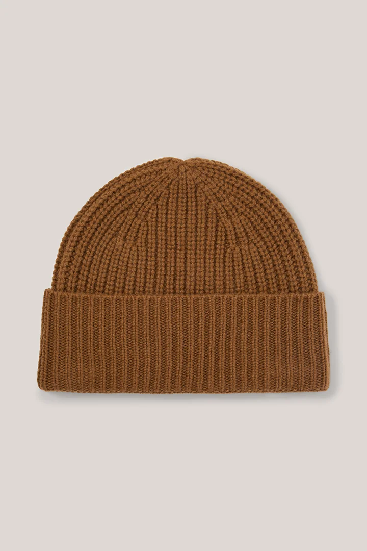 Mène à la page produit « Bonnet en cachemire couleur caramel »