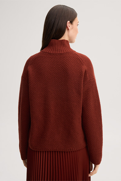 Leads to product detail page "Dark red cashmere stand-up collar jumper"