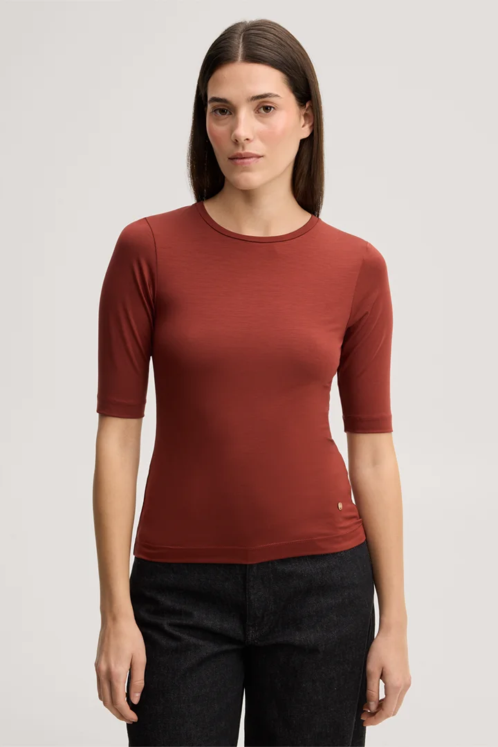 Leads to product detail page "Lyocell stretch t-shirt in dark red"
