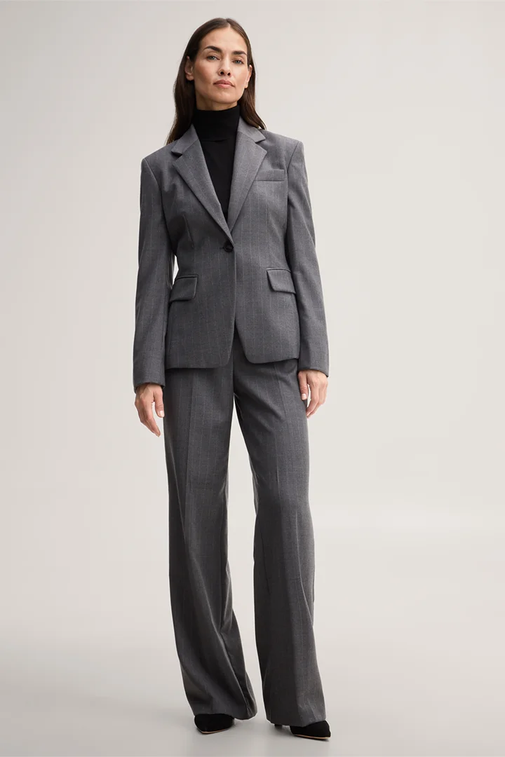 Führt zu Produktdetailseite „Nadelstreifen-Flanell-Blazer in Grau"