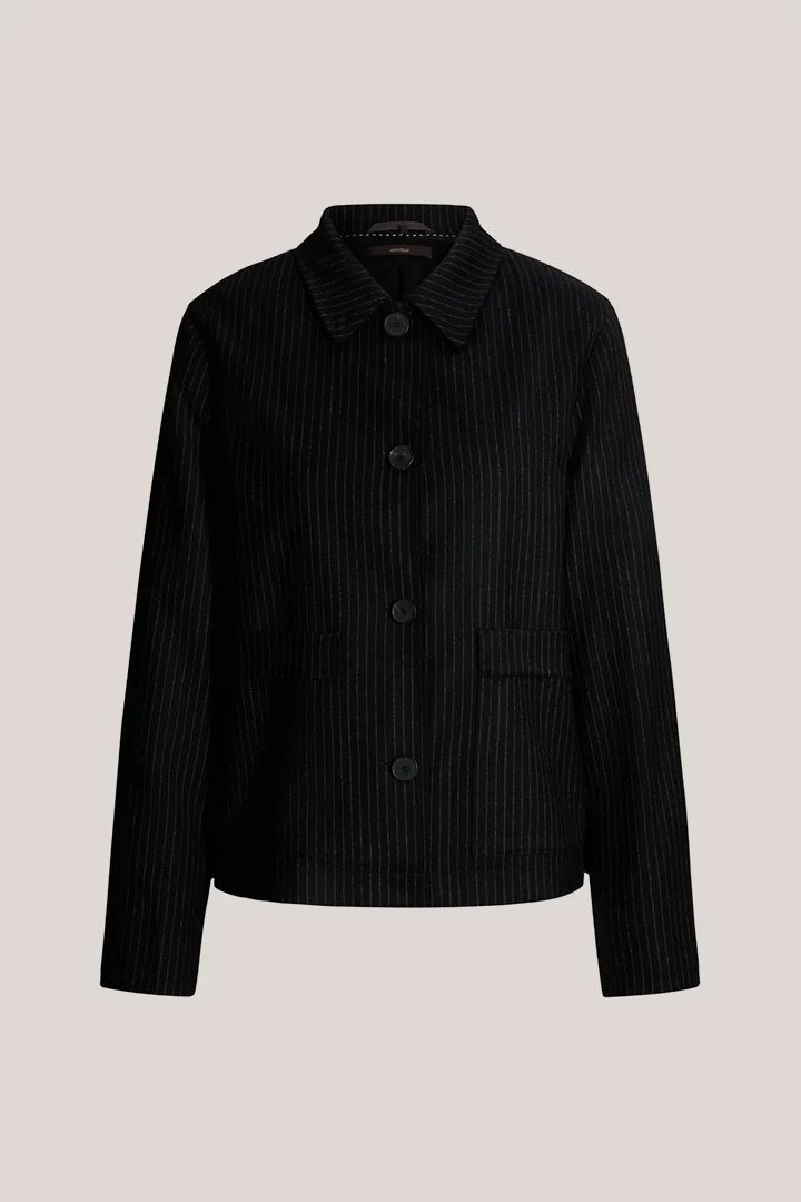 windsor. präsentiert das Produkt Schurwoll-Pinstripe-Hemdjacke in Schwarz aus der Kategorie Blazer & Westen als Freisteller