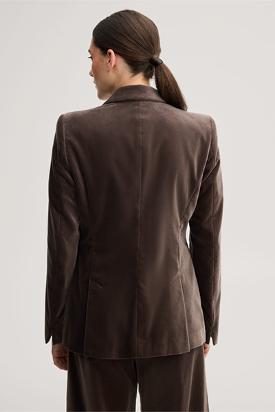 Leads to product detail page "Velvet Blazer in Taupe"