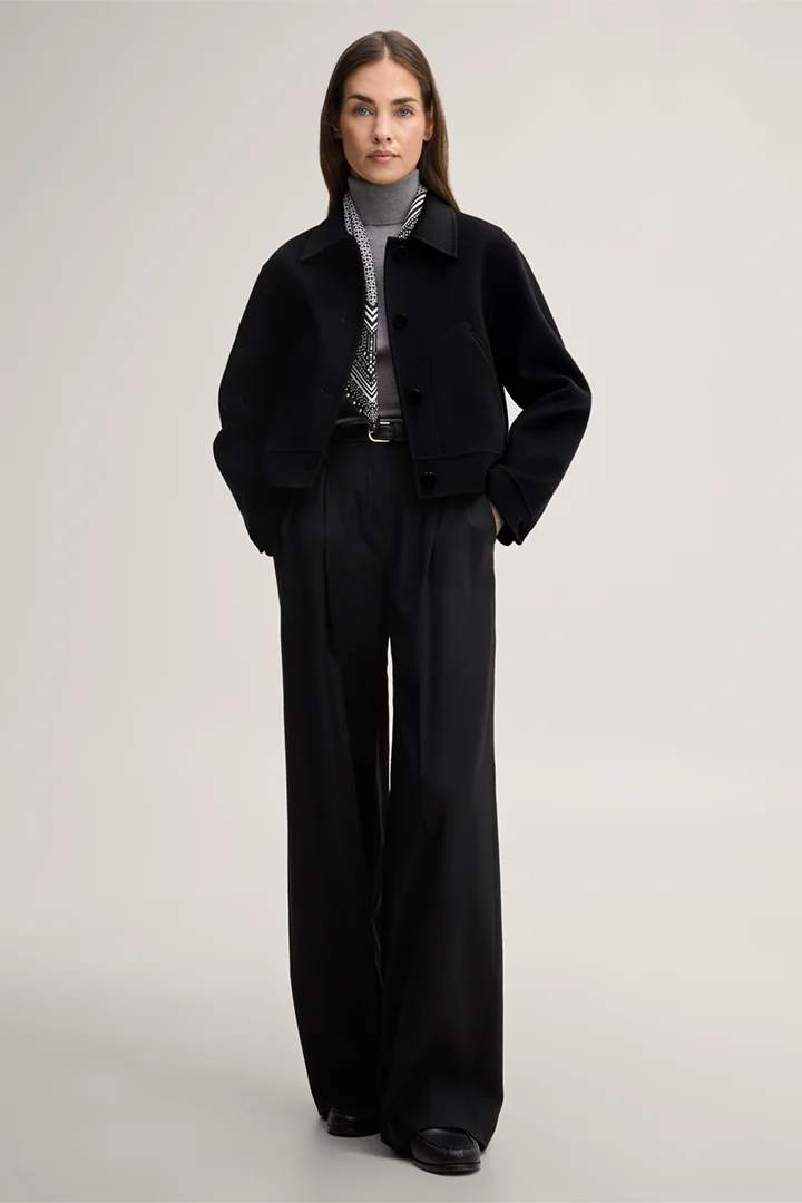 Leads to product detail page "Double-faced shirt jacket in black"