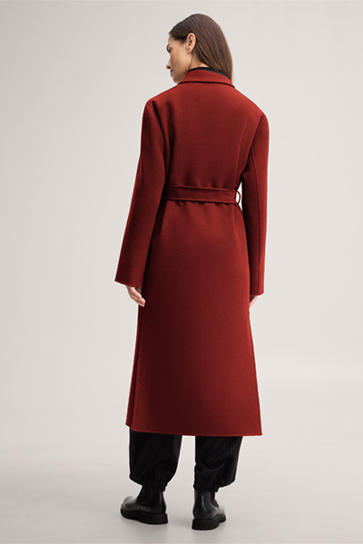 Leads to product detail page "Double-faced robe coat in dark red"