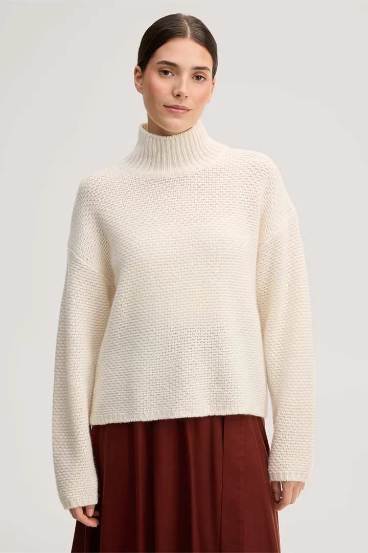 Führt zu Produktdetailseite „Cashmere-Stehkragen-Pullover in Ecru"