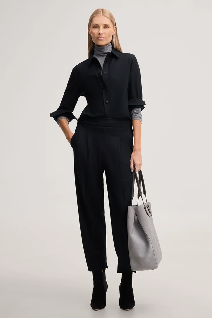 windsor. präsentiert das Produkt Flanell-Wolljersey-Hemdbluse in Schwarz aus der Kategorie Blusen & Tops als Outfit