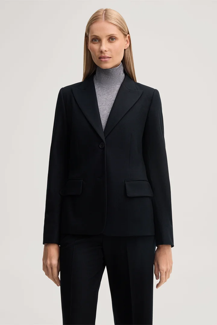 Führt zu Produktdetailseite „Flanell-Wolljersey-Blazer in Schwarz"