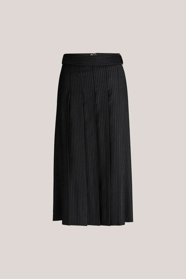 windsor. präsentiert das Produkt Schurwoll-Pinestripe-Midi-Faltenrock in Schwarz aus der Kategorie Röcke als Freisteller
