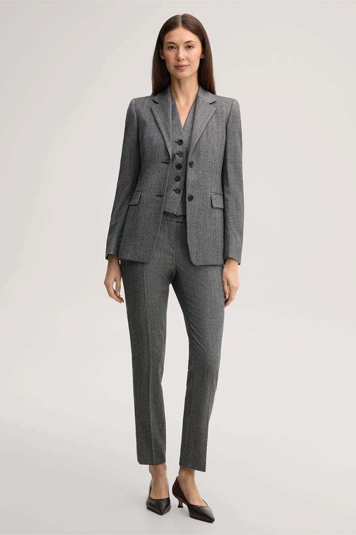Leads to look detail page “<p><strong>Shop the Look:</strong><br> Virgin Wool Blend Pantsuit in Gray</p>”