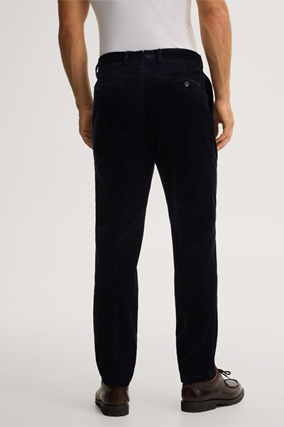 Führt zu Produktdetailseite „Cord-Baukasten-Hose mit Bundfalte in Navy"