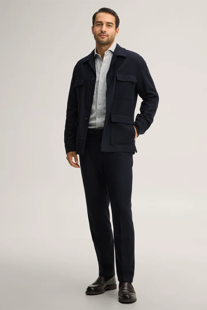 Führt zu Produktdetailseite „Cashmere-Overshirt in Navy"