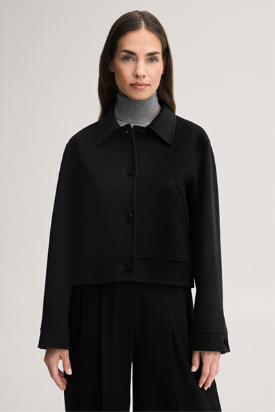 Leads to product detail page "Double-faced shirt jacket in black"
