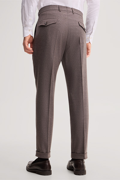 Führt zu Produktdetailseite „Wool-blend modular trousers with pleats in brown"