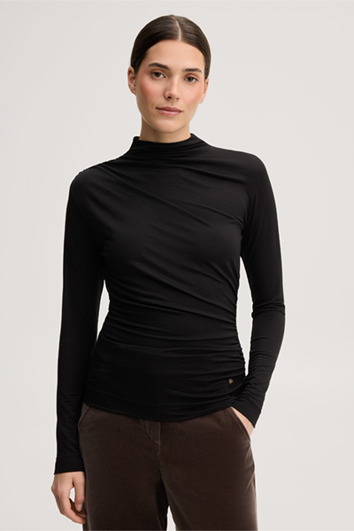 Führt zu Produktdetailseite „Lyocell-Stretch-Pullover mit Stehkragen in Schwarz"