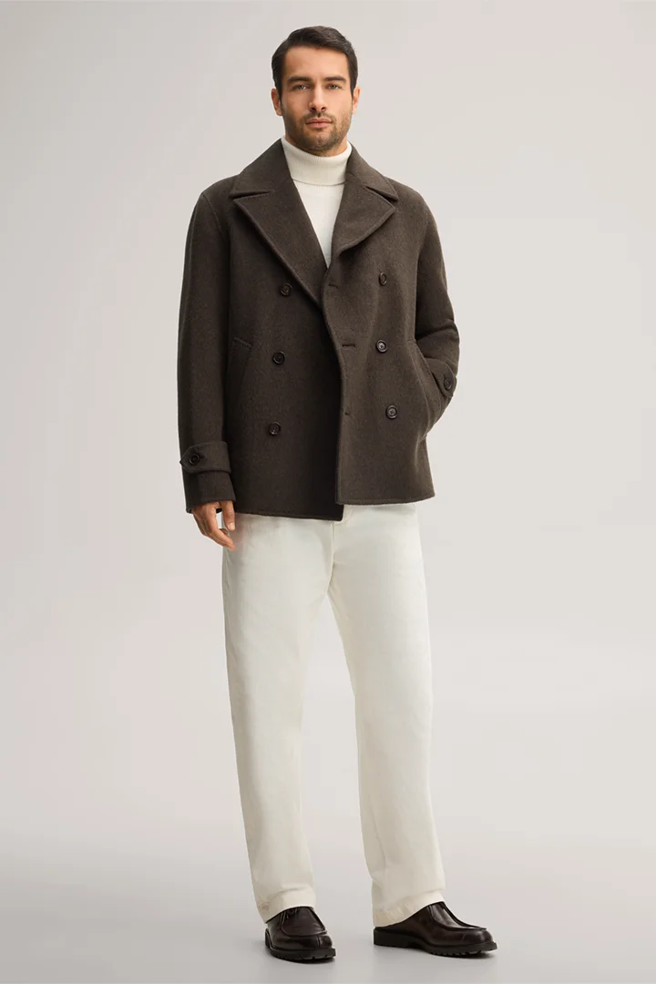 windsor. présente le produit Caban en laine mélangée à de la soie, couleur olive de la catégorie Vestes et manteaux en tenue