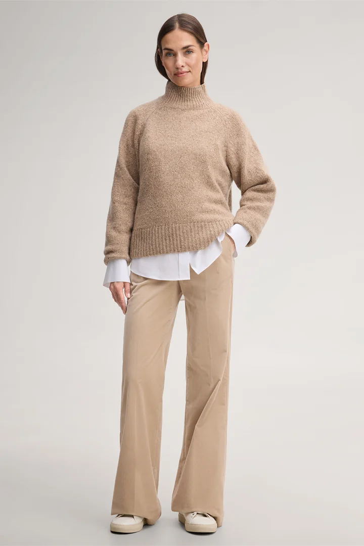 Mène à la page produit « Pantalon en velours côtelé « Marlene » beige »