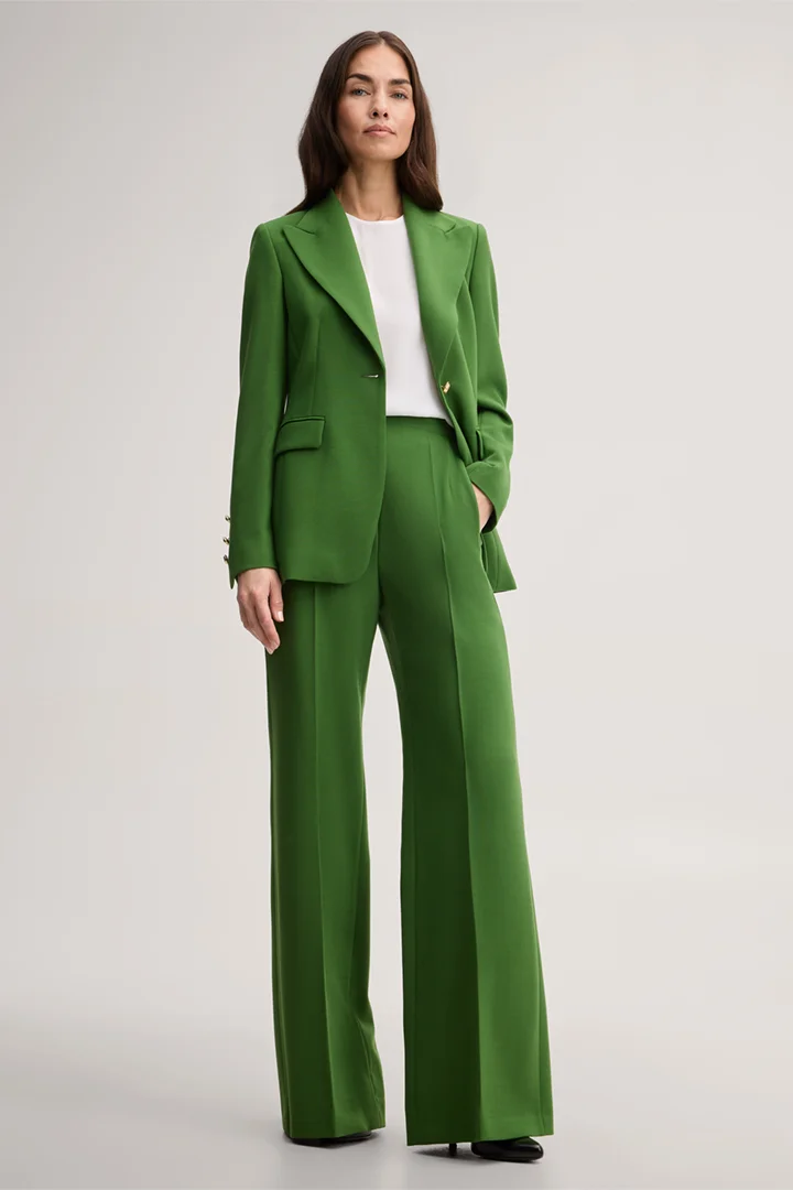 windsor. präsentiert das Produkt Wollcrêpe-Marlene-Hose in A-Linie in Grün aus der Kategorie Hosen & Jeans als Outfit