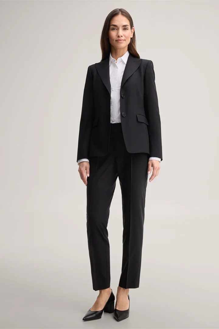 Leads to product detail page "Black virgin wool stretch cigarette pants"