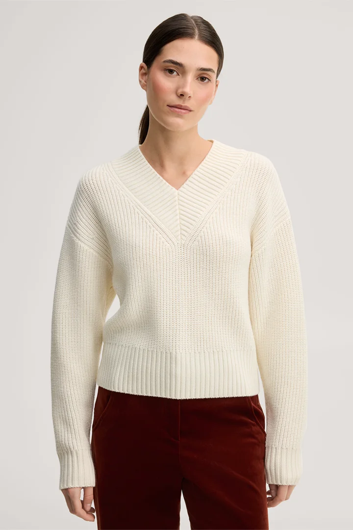 Leads to product detail page "Ecru merino knit jumper with a V-neck"