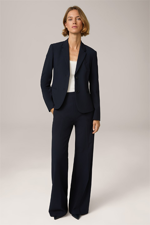 <p><strong>Shop the Look:</strong><br> Crêpe pantsuit in navy</p>