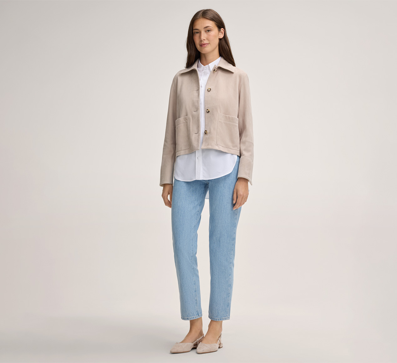 windsor. präsentiert das Produkt Ziegenvelours-Leder-Hemdjacke in Steingrau aus der Kategorie Jacken & Mäntel