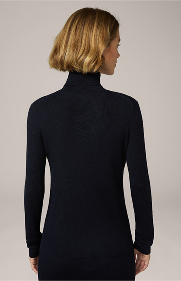 Pull-over à col roulé en tricot côtelé de laine vierge et soie, en bleu marine